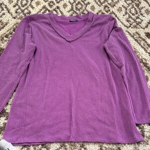 HEIMISH USA V-Neck Ribbed Knit Top in Purple